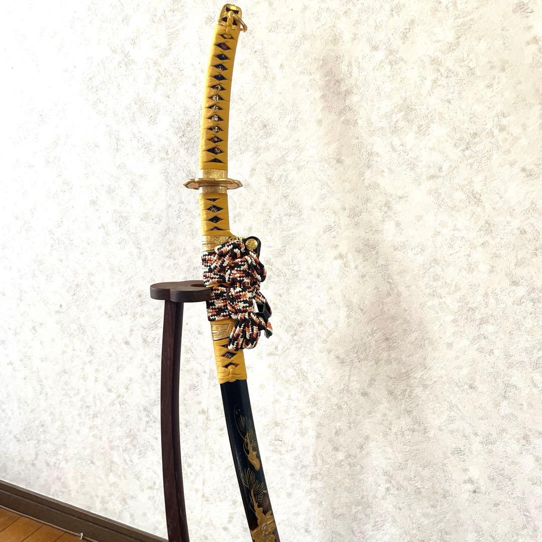 日本刀 模造刀　木瓜形鍔　蒔絵塗風鞘　陣太刀　収納袋　飾り台付き