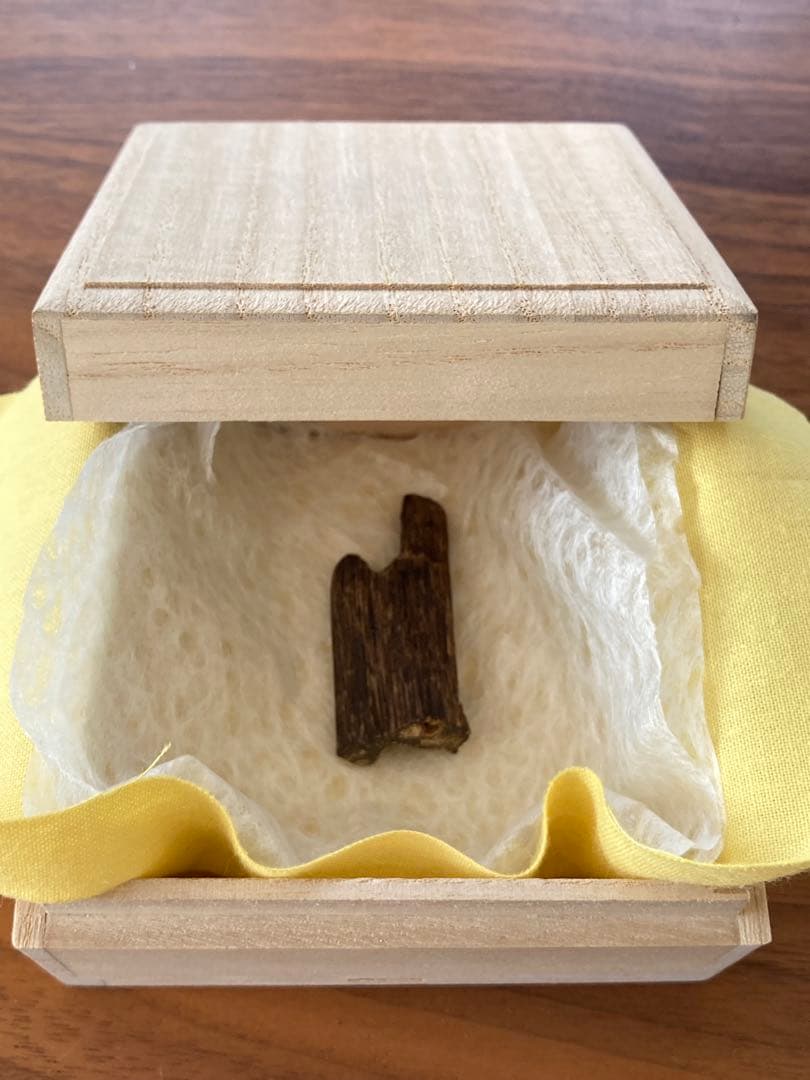 沈香　お香　天然沈香　桐箱付