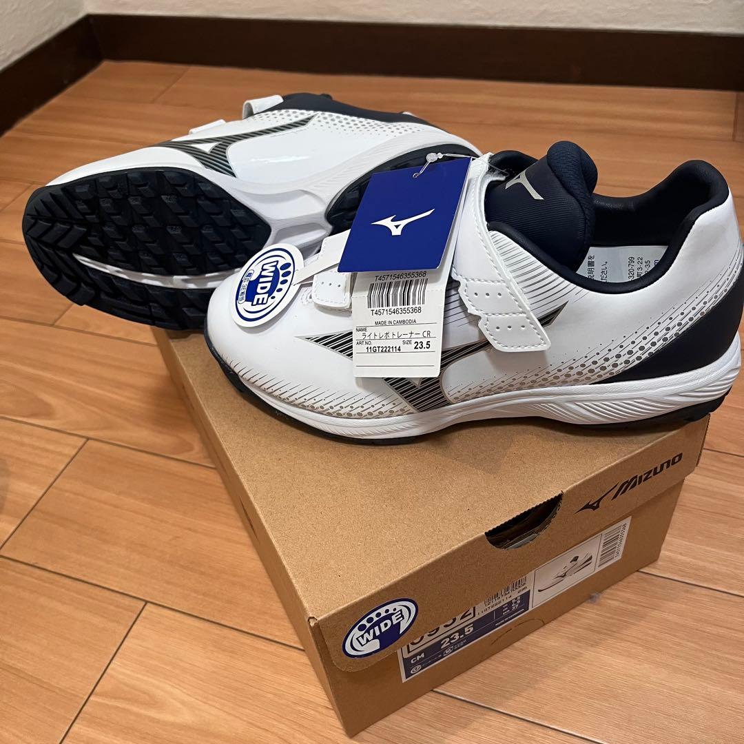ミズノ　トレーニングシューズ &スパイク23.5cm WIDE