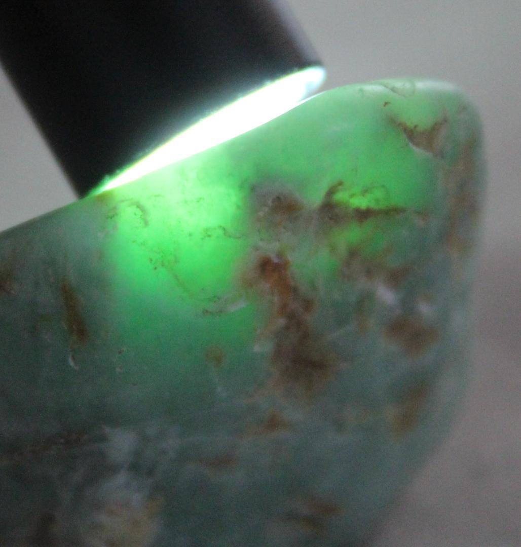 ［明緑・良質］糸魚川翡翠 原石 42.0g