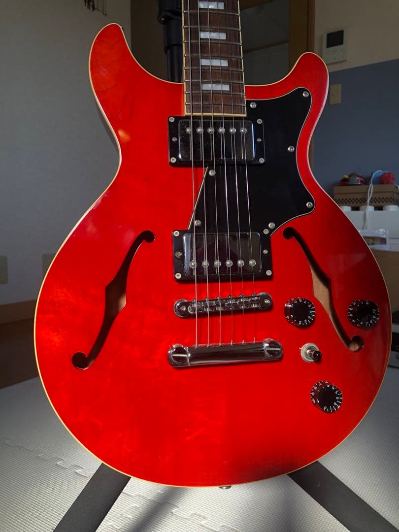 レッド セミホロウボディ エレキギター