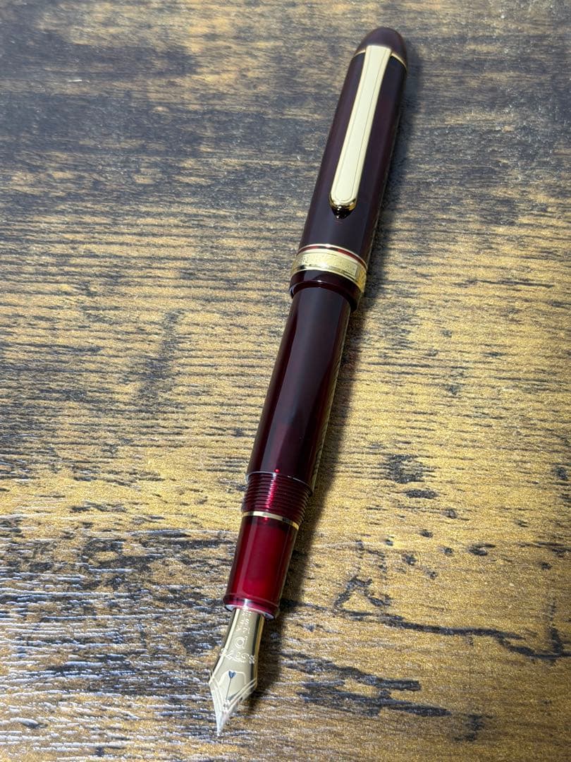 新品未使用　SFニブ　細軟字　ブルゴーニュ　プラチナ　万年筆　14金　ゴールド