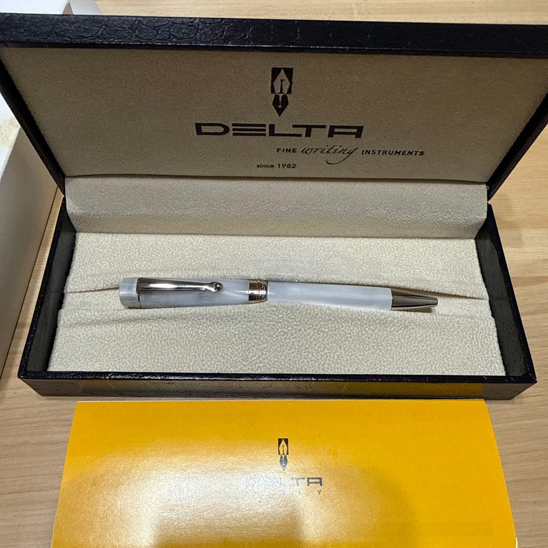 DELTA デルタ ボールペン ホワイト樹脂製 専用ケース付き