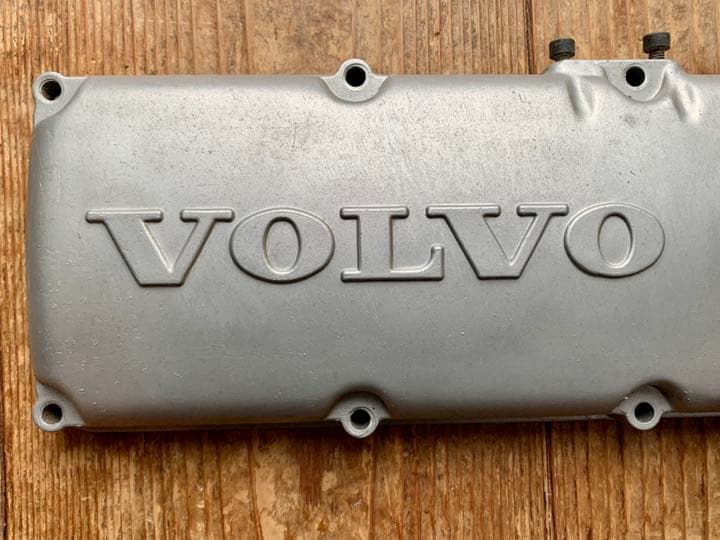 ☆【ボルボ】240 タペットカバー・カムカバー・フィラーキャップ・塗装剥離済み