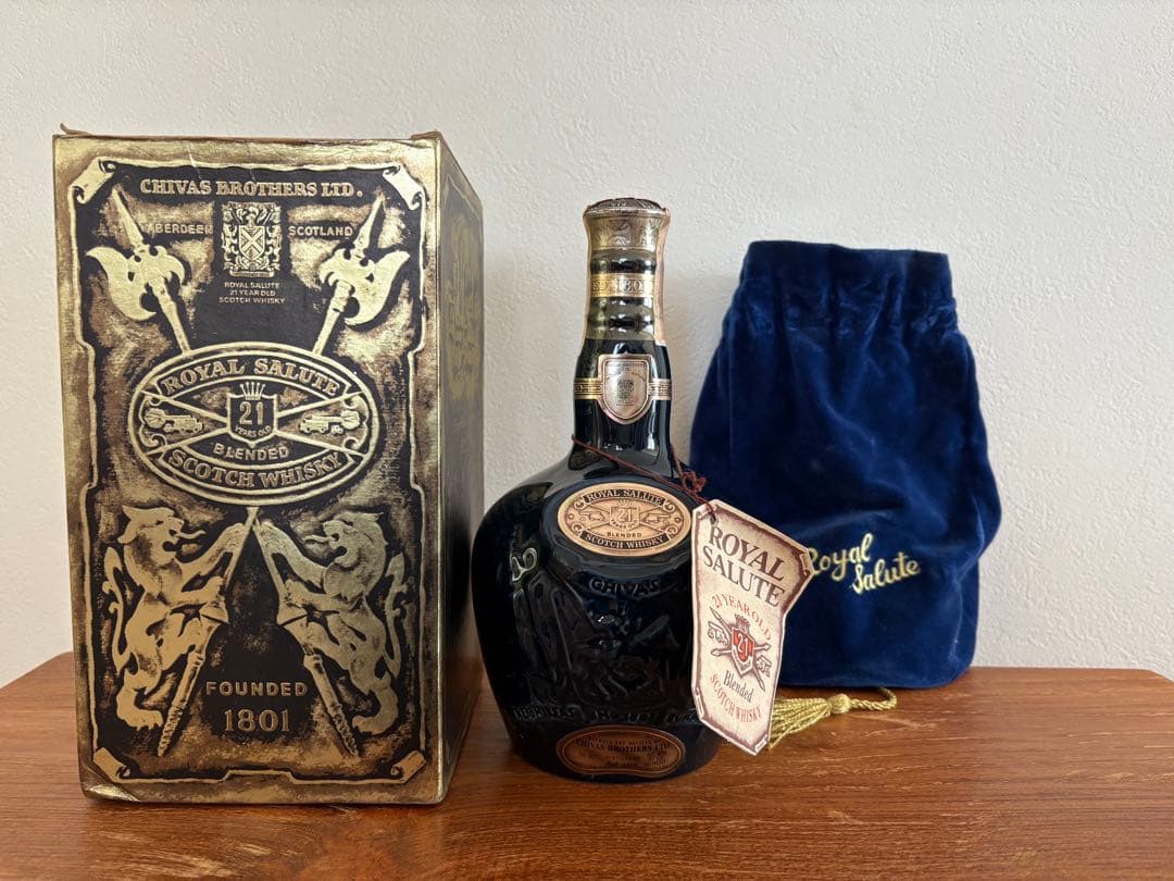 【未開栓・古酒】ロイヤルサルート 21年 青 陶器ボトル 元箱・巾着袋付き