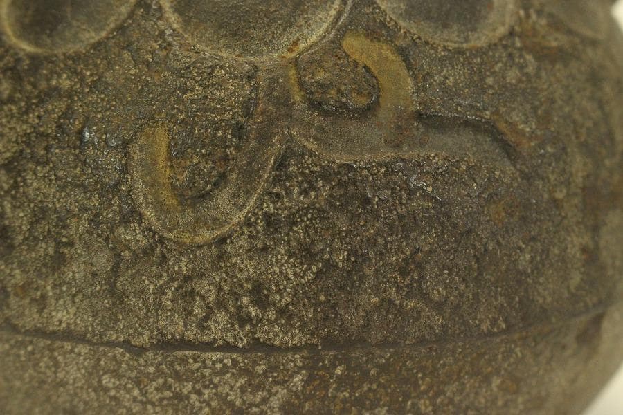 有山金生堂造 丸形 輪花 鉄瓶 在銘 時代物(A924)