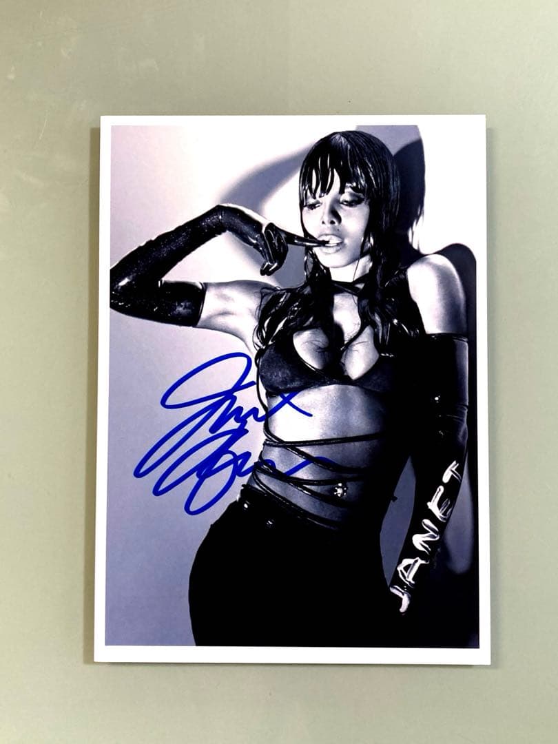 ジャネット・ジャクソン直筆サイン入り2Lサイズ写真…