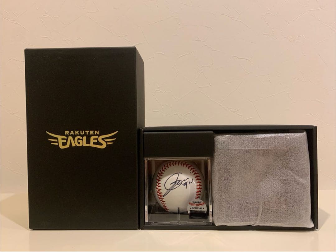楽天イーグルス　銀次　直筆サインボール　公式品　専用ケース台座付き　オマケ付き