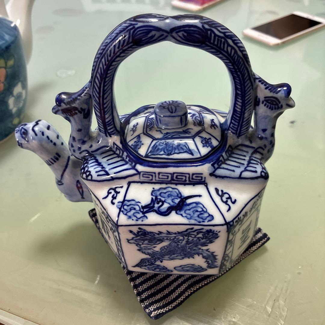 青白磁 四角い急須 ドラゴン模様