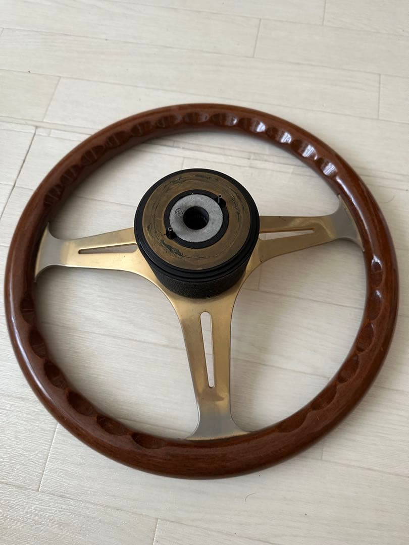 【MOMO】ブラウン ウッドステアリングホイール&ボスセット
