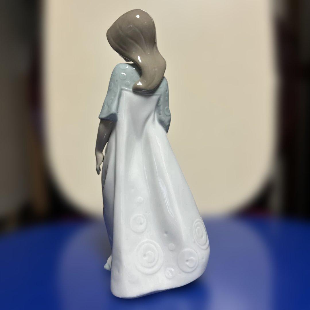 値下げしました　美品　NAO陶器製少女像 青いショール 2セット　高さ22cm