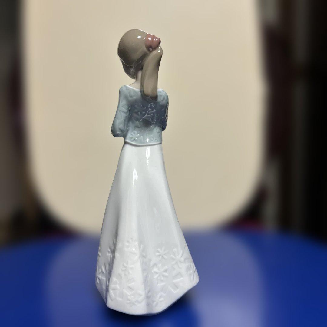 値下げしました　美品　NAO陶器製少女像 青いショール 2セット　高さ22cm