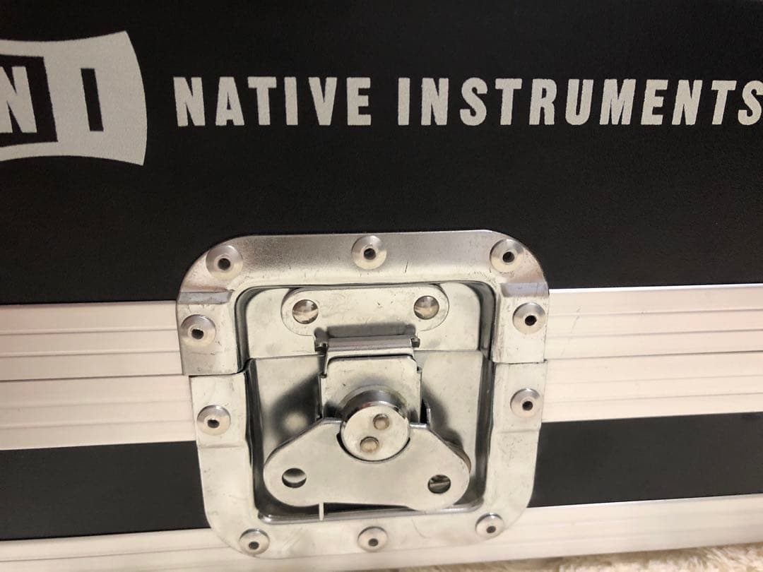 Traktor kontrol S4 純正ハードケース付