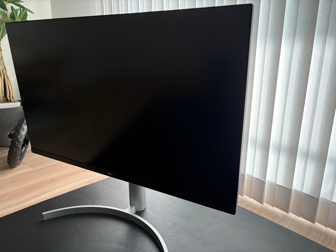 LG 31.5インチ 4Kモニター 32UN550-W【動作確認済・付属品完備】