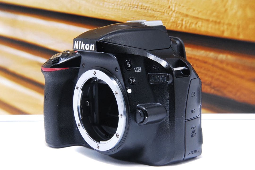 一眼レフ ニコン Nikon D3300 デジタル カメラ　スマホ転送 ダブル