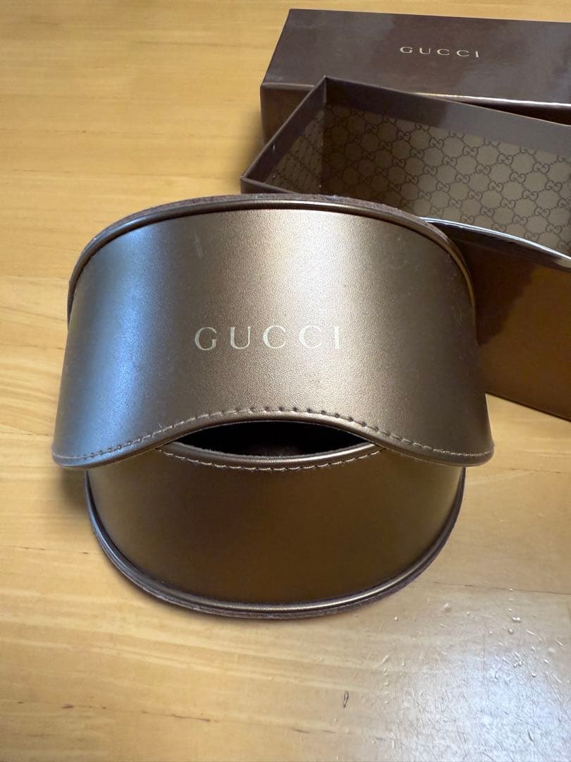 G UCC I サングラス　ケース付　2377