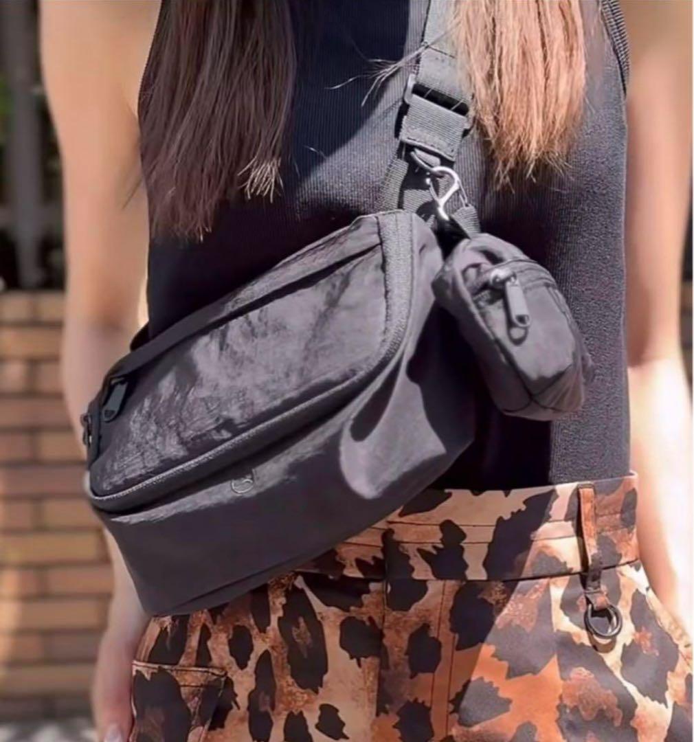 ぽ*あ様 【未使用タグあり】撥水ドッキングポシェットWCJ若槻千夏