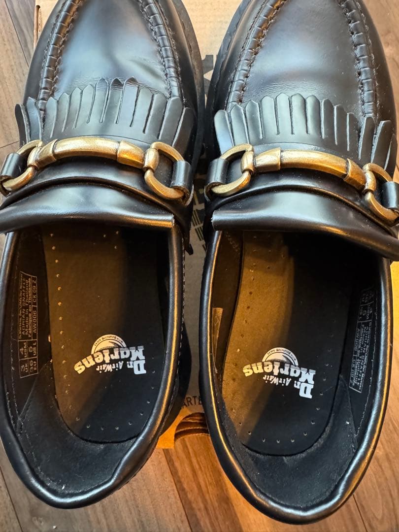 靴 Dr. MARTENS ADRIAN SNAFFLE LOAFER