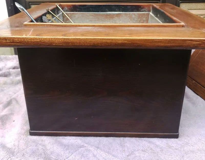 美品 高級 炉裏テーブル 暖房 調理可 炉端焼きOK 火鉢　新品南部鉄器鍋付き