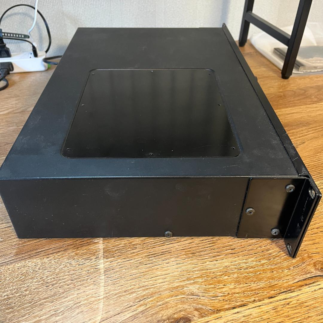 Roland JV-1080 Super JV シンセサイザー