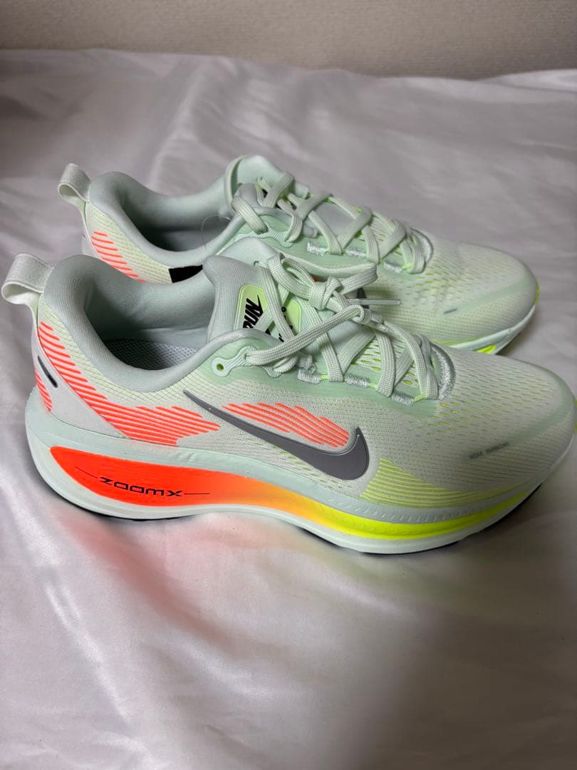 送料込み！新品未使用！NIKE ボメロ18 サイズ26cm