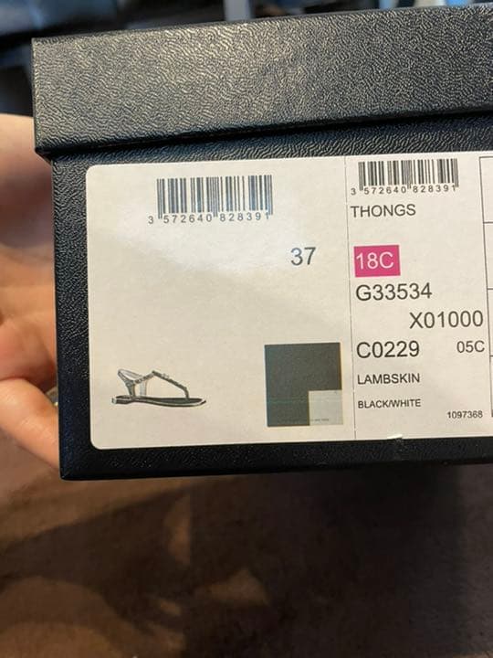 まるこ　CHANEL フラットサンダル　トングサンダル