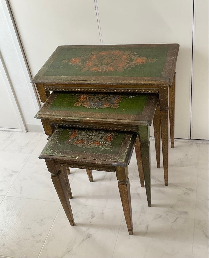 イタリア ヴィンテージ　ネストテーブル　ハンドペイント　型押し　アンティーク家具