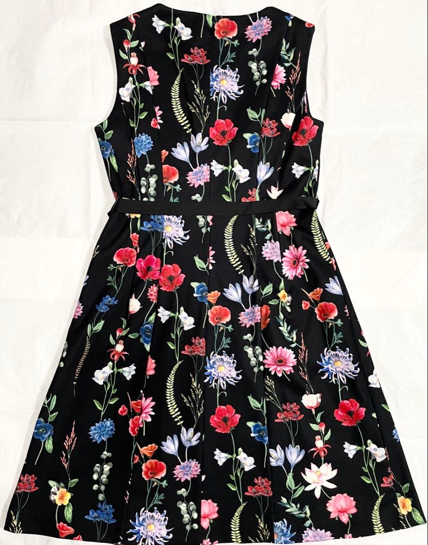 はわいです❤︎希少❤︎新品４４スーパービューティー花柄ノースリーブ