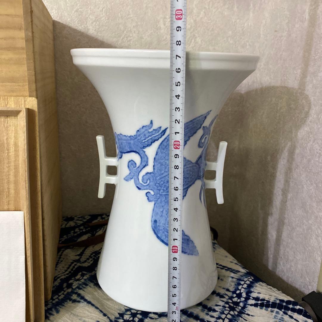 人間国宝　井上萬二　染付鳳凰彫文耳付花器