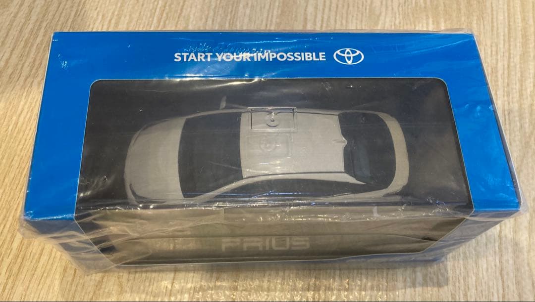 トヨタ プリウス ミニカー　ホワイトパール