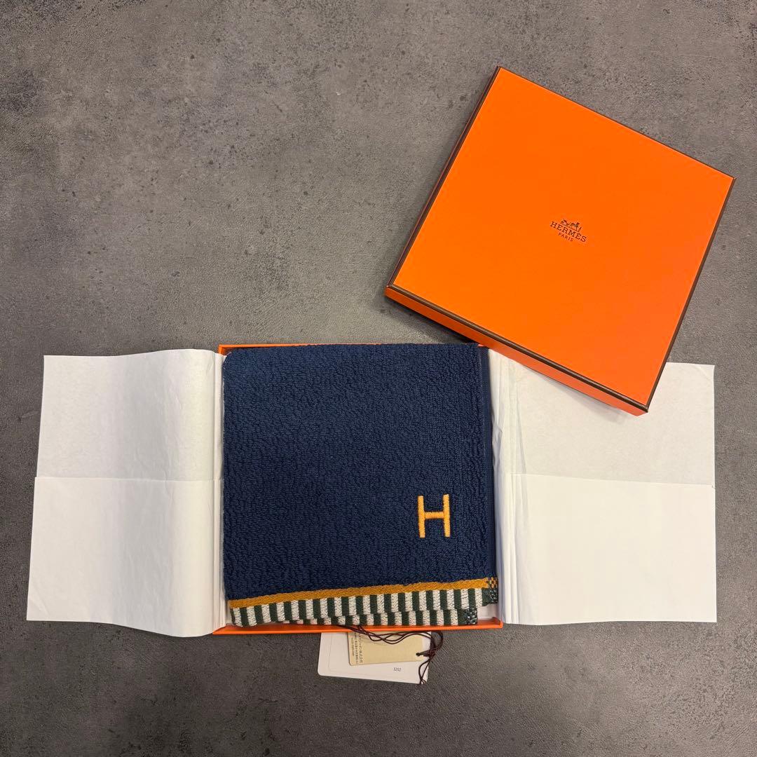 【未使用】HERMES ハンドタオル　カレ・タオル 《ヴィス・ヴェルサ》