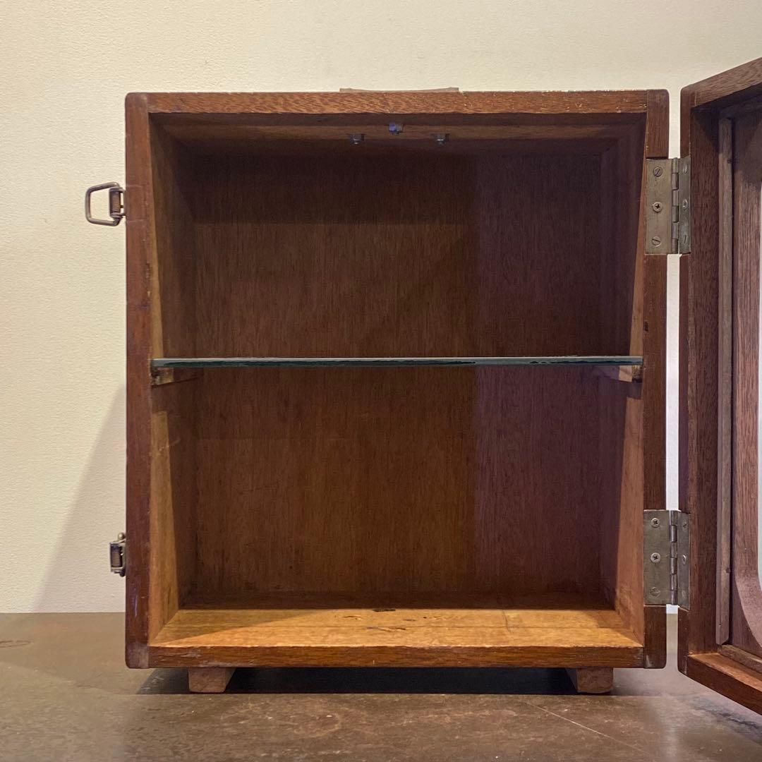扉と持ち手の付いた古い二段ガラスケース アンティーク