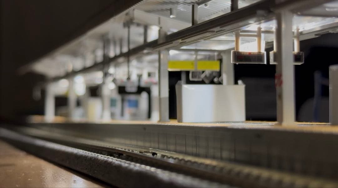 【線路さえあれば照明付近郊型ホームが組める】KATO 島式ホームDX1式セット