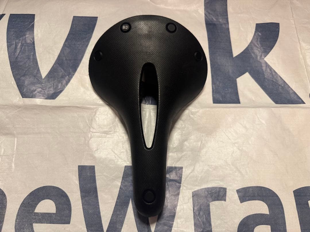 BROOKS carved cambium C19 ブラック