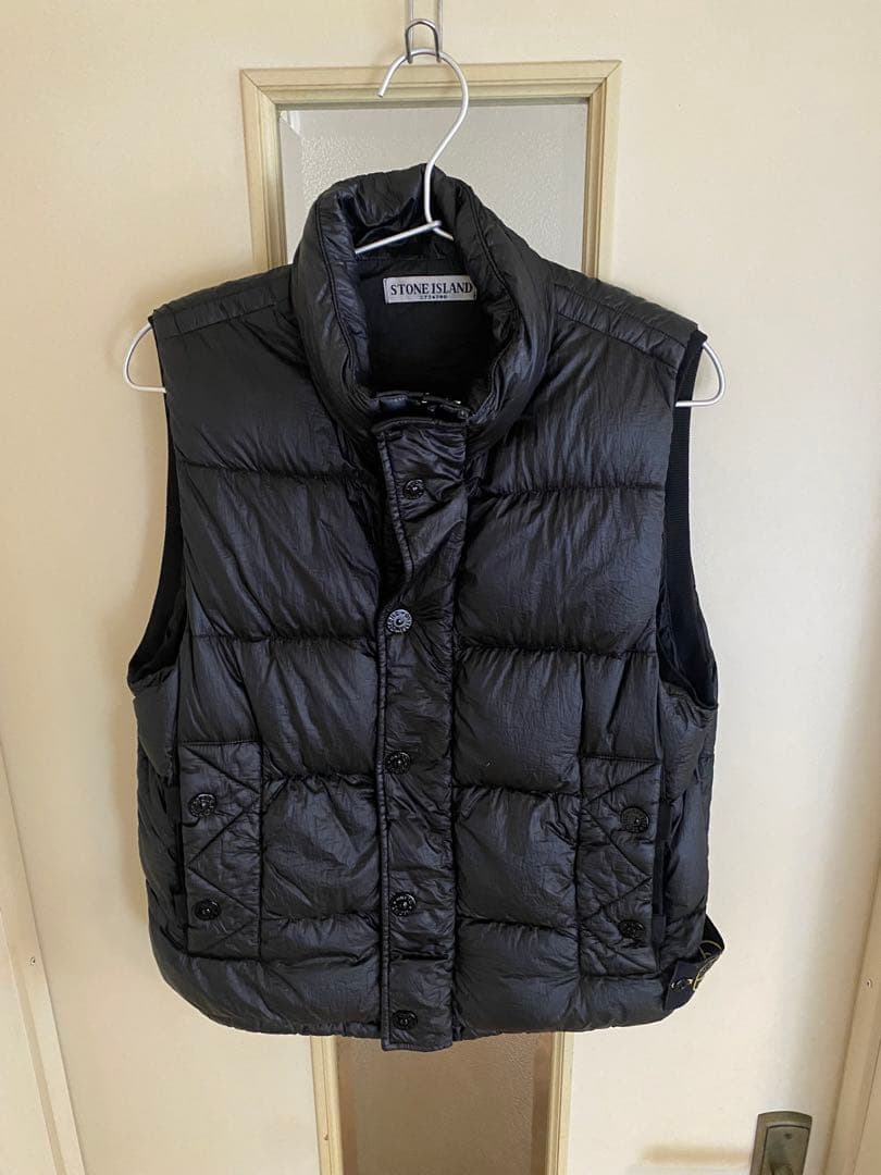 STONE  ブラック ダウンベスト　ガーメントダイ