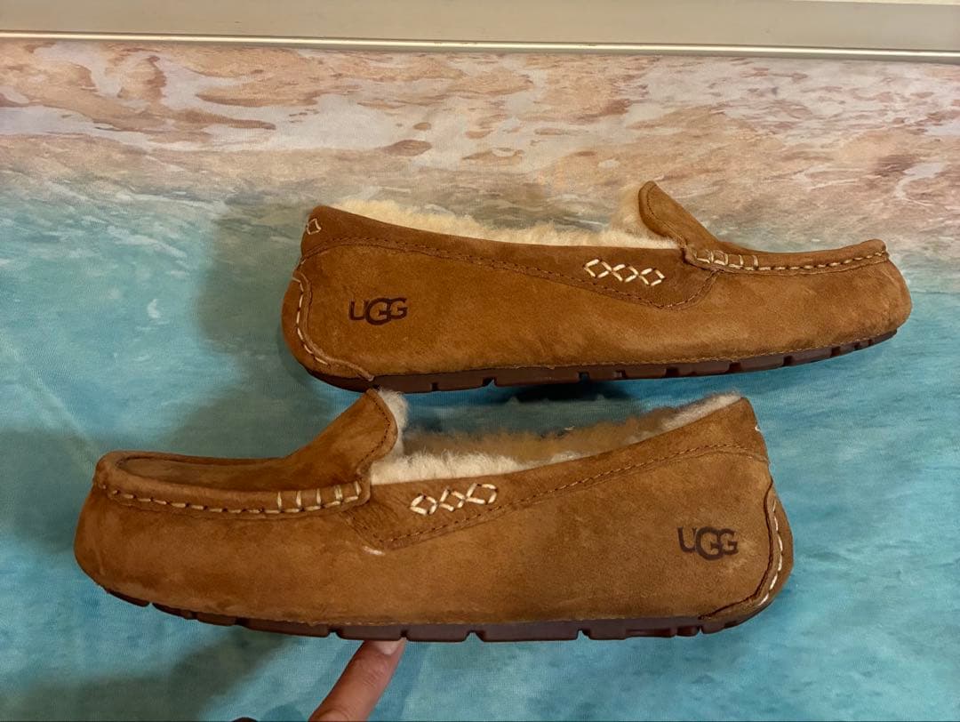 新品　UGG アグ　タゴタ　ローファー　モカシン　キャメルベージュ　24㎝