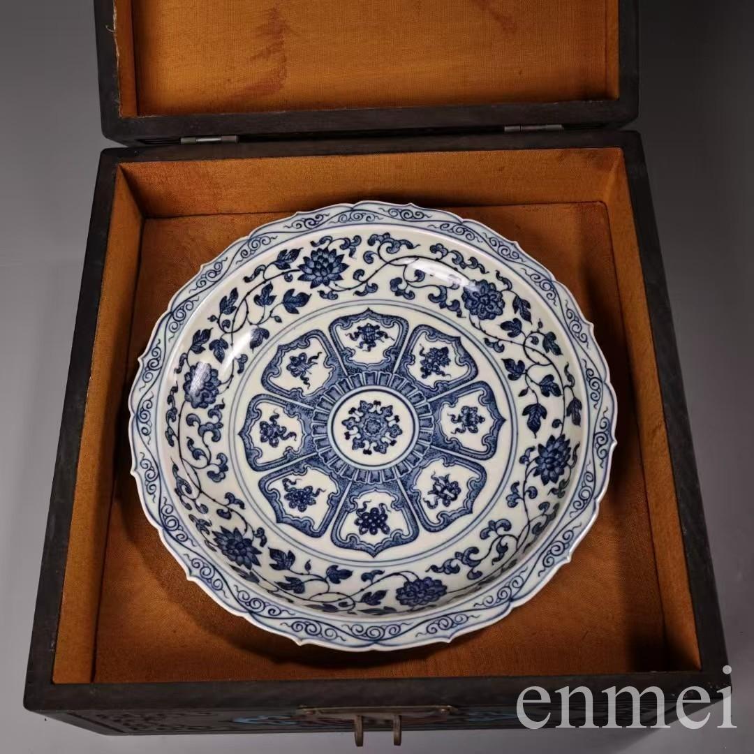 中国古美術・旧蔵磁器・吉祥八宝青花磁器皿・純手描き・文房具・置物・観賞皿・箱付き