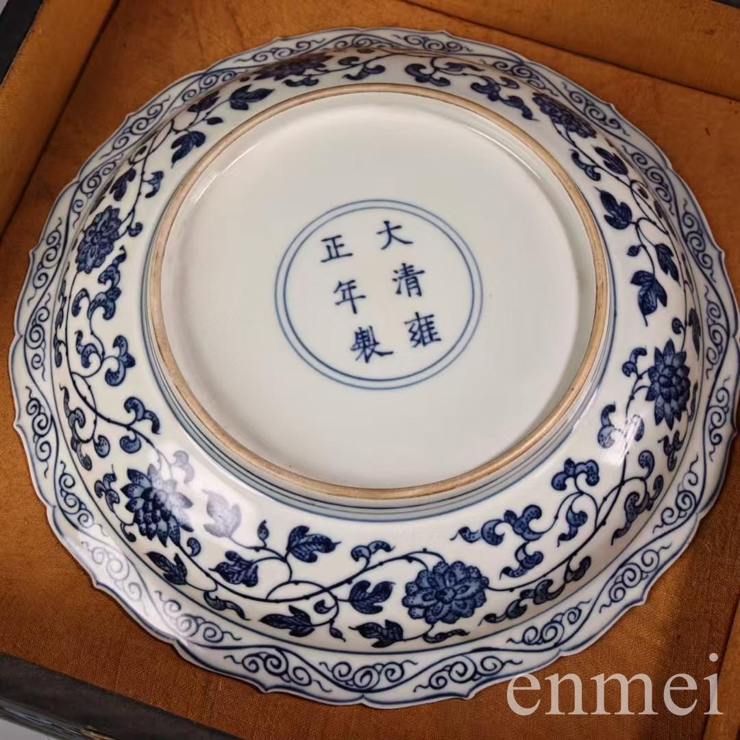 中国古美術・旧蔵磁器・吉祥八宝青花磁器皿・純手描き・文房具・置物・観賞皿・箱付き