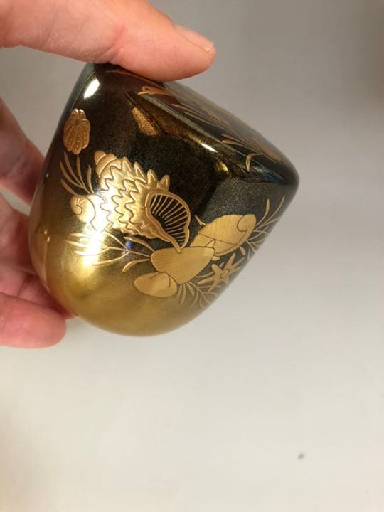K678  配送料無料　金蒔絵棗　貝　松　木製　茶道具　漆器　内銀