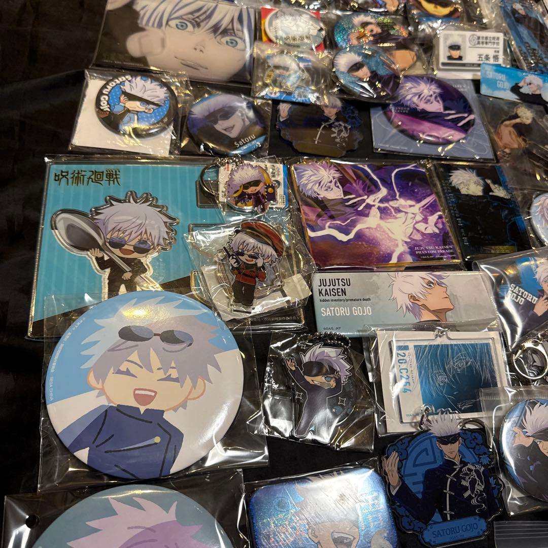 呪術廻戦　五条悟　缶バッジ　ラバスト　アクスタ等　約140点大量まとめ売り