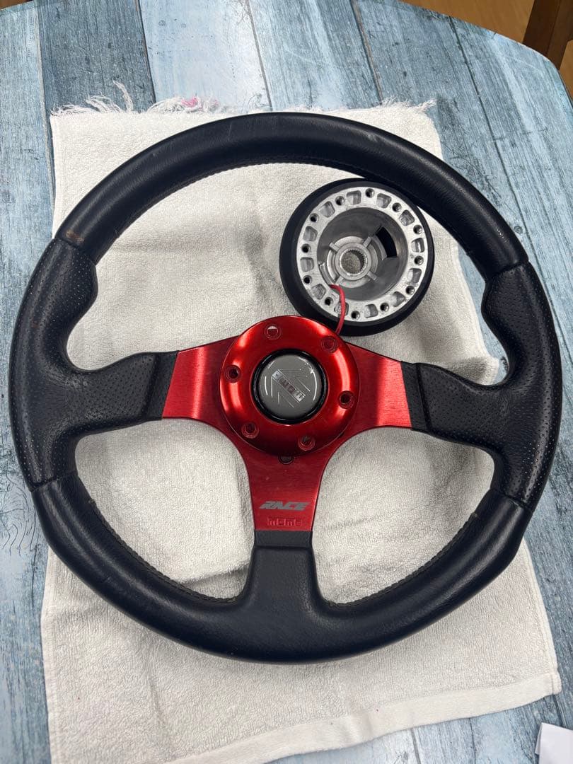 MOMO　スポーツステアリングホイール 黒赤