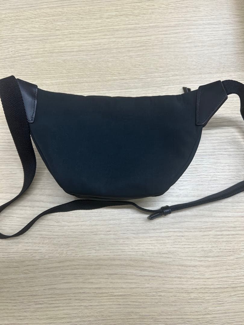 【良品】モンクレール ウエスト ボディバッグ黒J2 5M00001