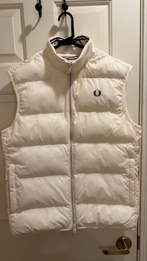 FRED PERRY ホワイト ダウンベスト Mサイズ