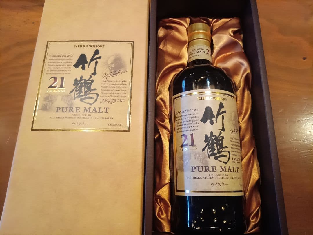 竹鶴21年（箱と注ぎ口周囲に軽微な変色あり）