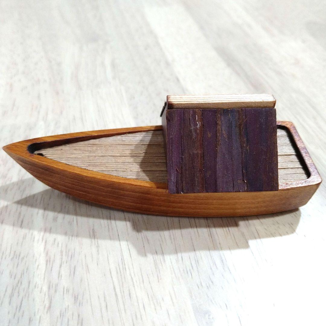 東山水上行 舟香合