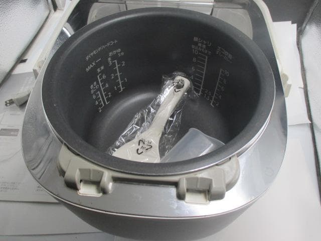 送料無料　パナソニック 圧力IHジャー炊飯器 SR-MPW182 2022年製