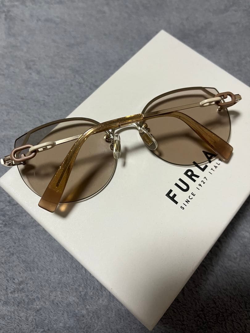 FURLA ゴールドフレーム ブラウンレンズ サングラス