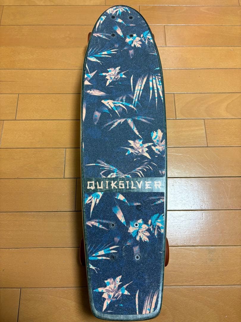 希少　QUIKSILVER スケートボード