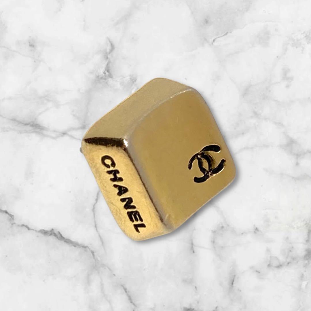 ヴィンテージ CHANEL ココマーク キューブ片耳 ピアス ゴールド 1-87