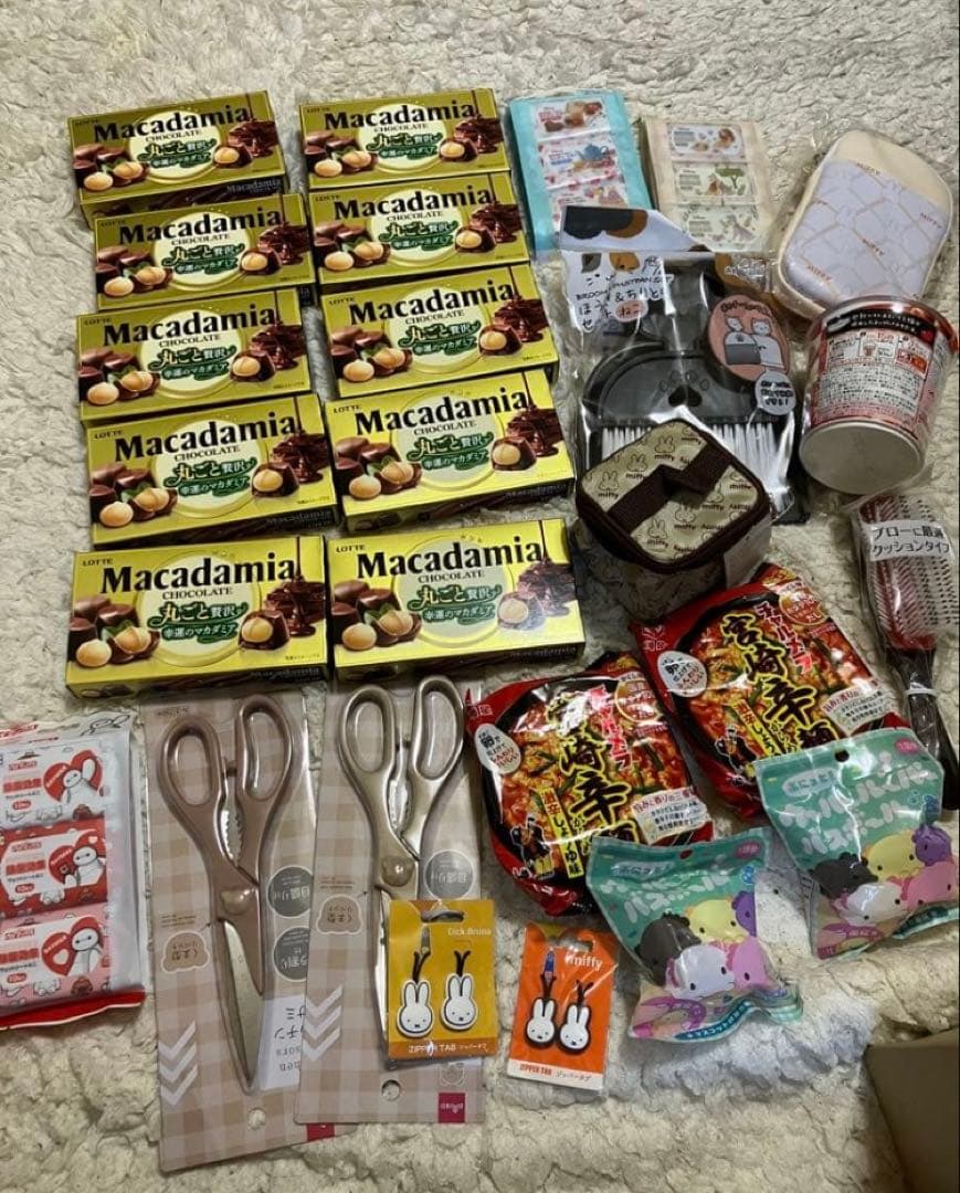 naonaoさん　先入あり140 ミッフィーショルダーバッグ　柔軟剤２本　雑貨